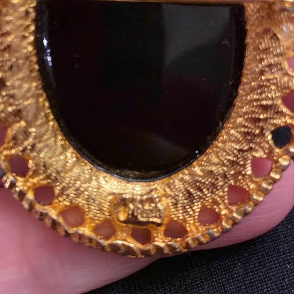 VINTAGE Brooch Signed by CELEBRITY NY. - Picture 3 of 5